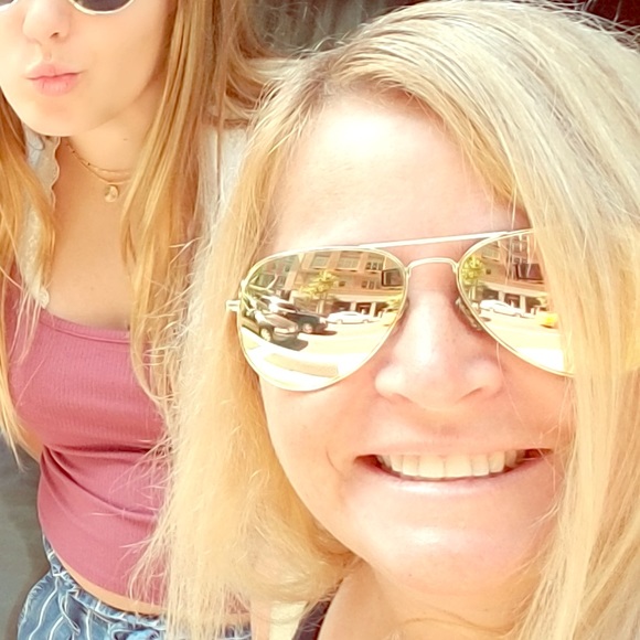 Meet your Posher, Jenny - Picture 1 of 8